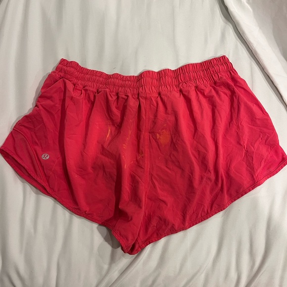 Lululemon pink hottie hot short low rise size 12 paint stain on back - Picture 2 of 3